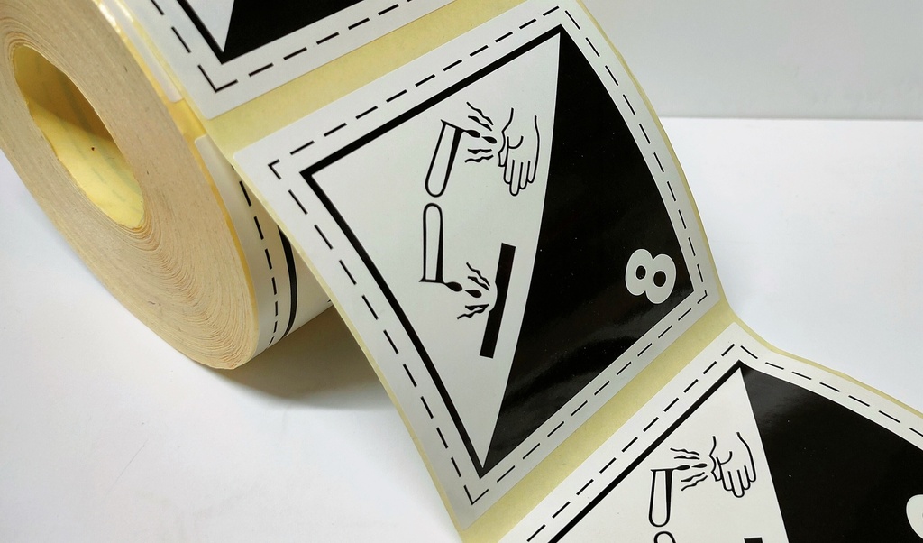 CLASE 8 CORROSIVOS LINEA discontínua 110X110 MM