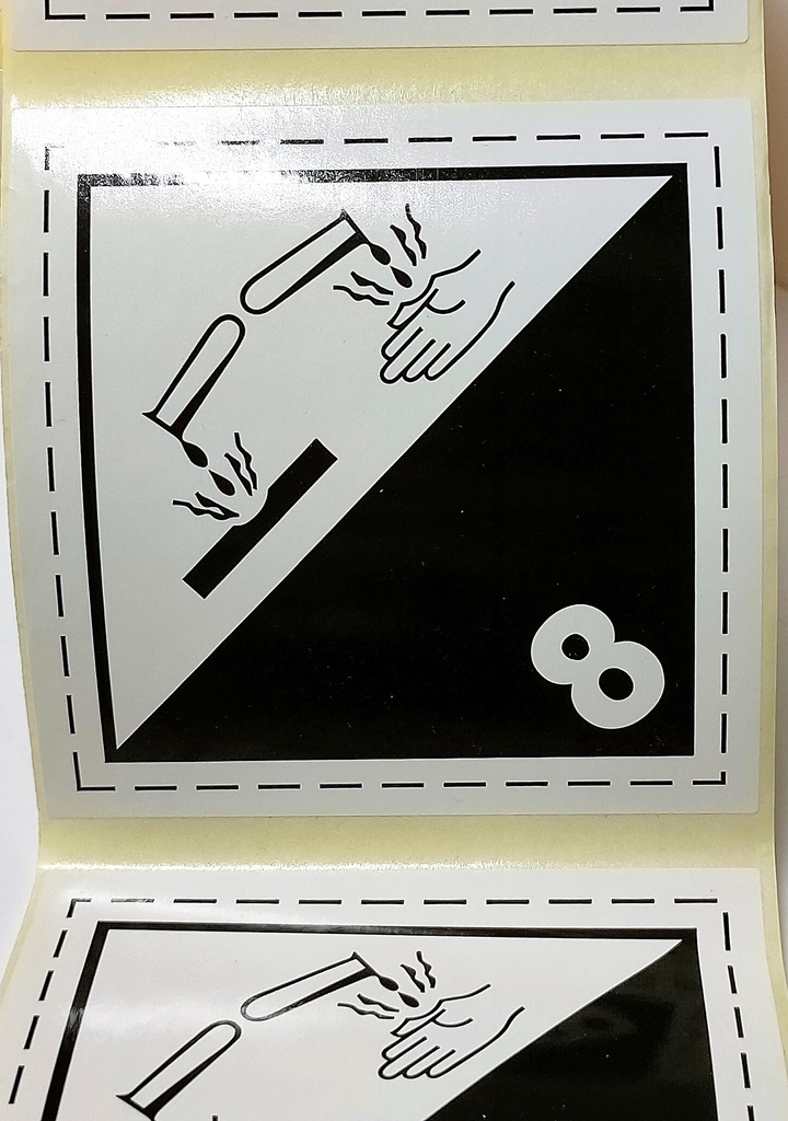 CLASE 8 CORROSIVOS LINEA discontínua 110X110 MM